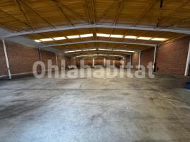 Louer , 683 m², LES COMES