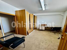 Louer , 683 m², LES COMES