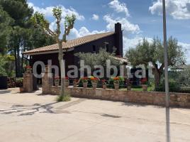 Casa (unifamiliar aislada), 218 m², cerca de bus y tren, seminuevo