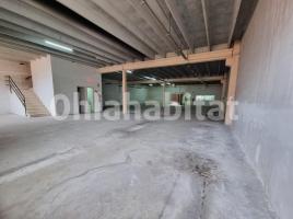 Louer , 997 m²
