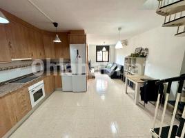 Dúplex, 70 m², cerca de bus y tren, seminuevo