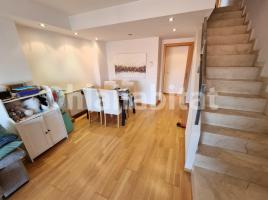 Duplex, 95 m², near bus and train, almost new