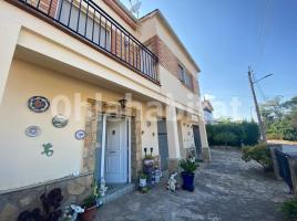 Houses (detached house), 160 m², near bus and train