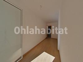 Flat, 125 m², near bus and train, almost new