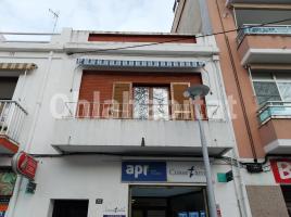 Dúplex, 95 m², cerca de bus y tren, costa