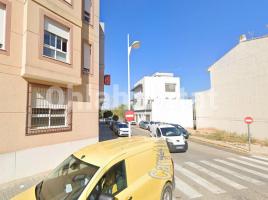 Flat, 96 m², near bus and train, almost new