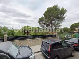 Pis, 135 m², près de bus et de train