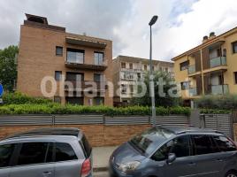 Pis, 82 m², près de bus et de train, presque neuf
