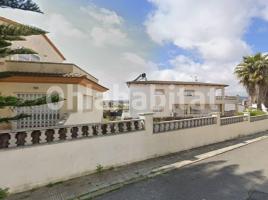Pis, 148 m², près de bus et de train, presque neuf