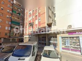 Pis, 42 m², près de bus et de train