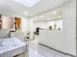 Casa (unifamiliar aislada), 216 m², cerca de bus y tren