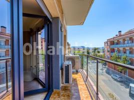 Piso, 104 m², cerca de bus y tren, seminuevo