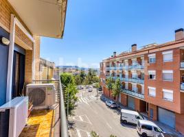 Piso, 104 m², cerca de bus y tren, seminuevo