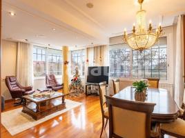 Casa (unifamiliar adosada), 274 m², cerca de bus y tren, seminuevo