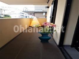 Alquiler piso, 75 m², cerca de bus y tren, seminuevo