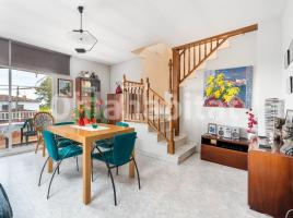 Duplex, 243 m², near bus and train