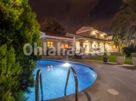 Houses (detached house), 687 m², near bus and train, Playa y cerca comercios