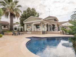 Houses (detached house), 687 m², near bus and train, Playa y cerca comercios