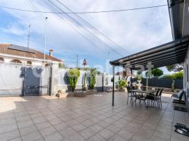  (unifamiliar aïllada), 104 m², près de bus et de train
