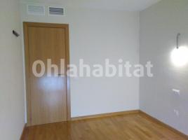 Piso, 96 m², cerca de bus y tren, seminuevo