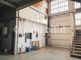 Louer , 835 m²