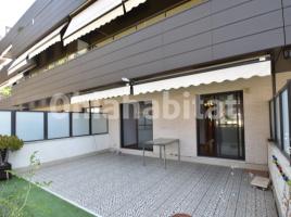 Louer pis, 110 m², près de bus et de train, presque neuf