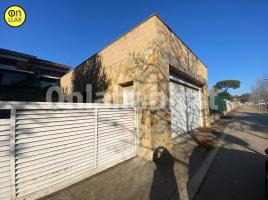 Houses (detached house), 405 m², near bus and train