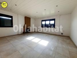  (unifamiliar aïllada), 304 m², près de bus et de train, presque neuf