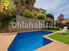 Casa (unifamiliar aislada), 292 m², cerca de bus y tren, seminuevo