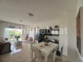 Flat, 108 m², near bus and train, almost new