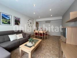 Piso, 95.71 m², cerca de bus y tren, seminuevo