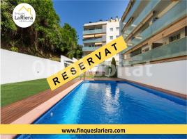 Flat, 82 m², near bus and train, almost new