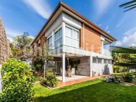 Casa (unifamiliar aislada), 275 m², cerca de bus y tren