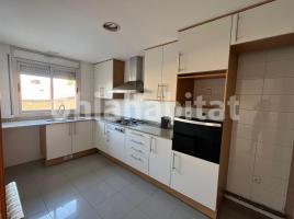 Piso, 113 m², cerca de bus y tren, seminuevo