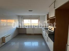 Piso, 113 m², cerca de bus y tren, seminuevo