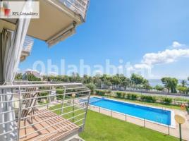 Apartamento, 70 m², cerca de bus y tren, seminuevo