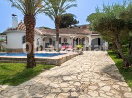 Houses (detached house), 157 m², near bus and train, Riells