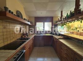 Casa (unifamiliar aislada), 376 m², cerca de bus y tren