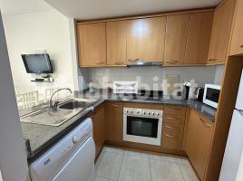 Apartamento, 63 m², cerca de bus y tren, seminuevo