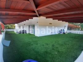 Casa (unifamiliar aislada), 220 m², cerca de bus y tren, seminuevo