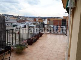 Àtic, 82 m², prop de bus i tren