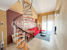 Ático, 92 m², cerca de bus y tren, seminuevo