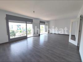 Piso, 96 m², cerca de bus y tren