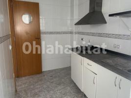 Flat, 71 m², near bus and train