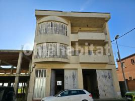 Casa (unifamiliar aislada), 501 m², cerca de bus y tren