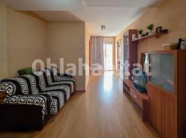 Flat, 65 m², near bus and train, almost new