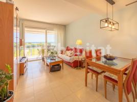 Flat, 136 m², near bus and train, almost new