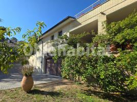 Houses (detached house), 584 m², near bus and train
