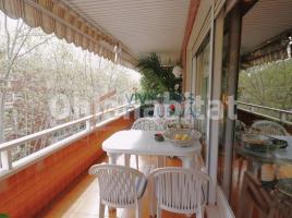 Piso, 302 m², cerca bus y metro