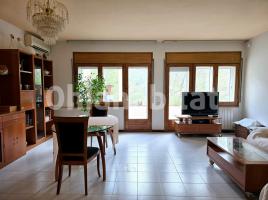 Terraced house, 217 m², near bus and train